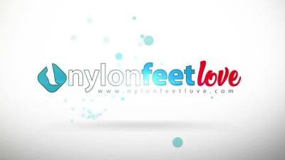 Secretary teases with stockings feet - nvdvid.com