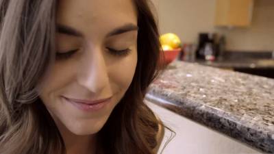 Guy snuck into stepsisters wet pussy - icpvid.com