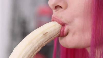 Seduced by nerdy college chick - nvdvid.com