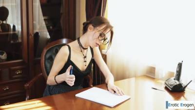 Alice - Alice Wonder - The Letter - hclips.com