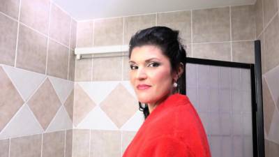 Euro milf Veronique can't resist a dildo in the bathtub - webmaster.drtuber.com