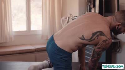 Trans masseuse fucks the ass of her client - fetishpapa.com