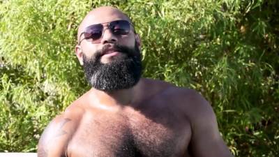 Muscle hunk pleasing big dick bareback at the poolside - nvdvid.com