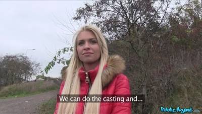 Beautiful Blonde Fucks on Backseat - porntry.com