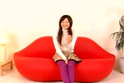 Young hottie Aimi Nakatani looks smoking hot sitting on a - icpvid.com - Japan