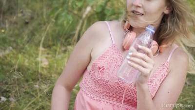 Picnic Pussy Play - xxxfiles.com