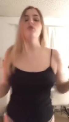 Cute Girl On Periscope Showing What Shes Got - hclips.com