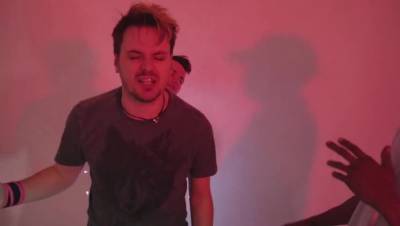 Honour May - John Bishop - Fake Removals: Clunge - veryfreeporn.com - Britain