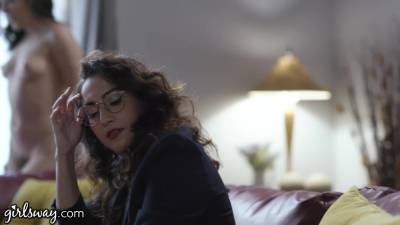 GIRLSWAY Journalist April O'Neil Gets Convinced By Naturist To Try Kama Sutra - txxx.com