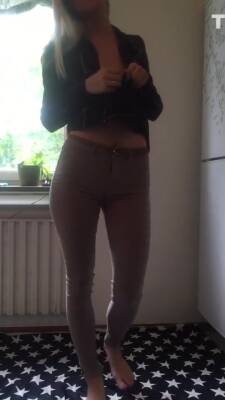 Teen In Tight Jeans Undressing Herself - hclips.com