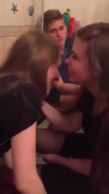 2 Lesbians In The Bathroom Kissing - hclips.com