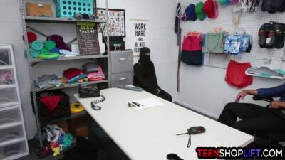 Muslim teen thief Delilah Day exposed and exploited after stealing - sexu.com