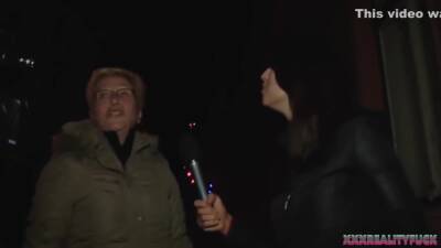 Quickie In Amateur Bedrooms... Perverted Couple Satisfy By Threesome - hclips.com