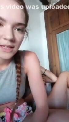 Cute Girls In Shorts On Periscope - hclips.com