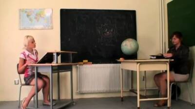 Naive teen in threeway - icpvid.com