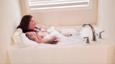 Unedited Tatooed Bbw Plays With Dildo In Hot Bubble Bath - hclips.com