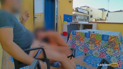 Lo Spompino Mentre Fuma In Terrazza Poi Mi Scopa In Pieno Giorno Davanti A Tutti (outdoor Sex) Ita - hclips.com