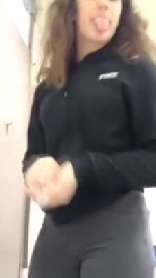 Thot Shows Her Ass On Periscope - hclips.com