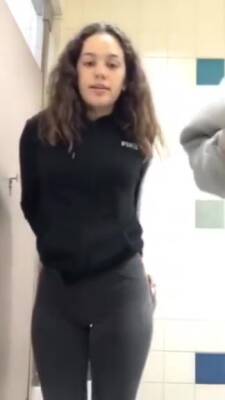 Thot Shows Her Ass On Periscope - hclips.com