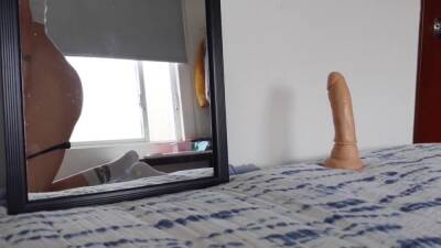 Me Masturbo Con Medias Frente Al Espejo - hclips.com