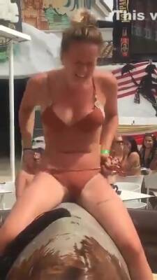 Girl Loses Her Pants On A Rodeo - hclips.com