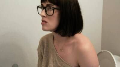 Stepson caught his stepmom masturbating in his bedroom - icpvid.com