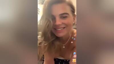 She Left Real Quick After Her Nip Slip - hclips.com