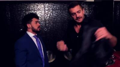 Classy Men Make Out And Breed In Toilet - nvdvid.com