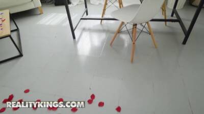 El Nino Polla - Ginebra Bellucci Surprises Jordi El Nino Polla For Their Anniversary With Anal - sexu.com