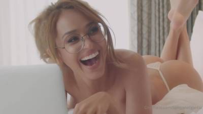 Nude Teasing On Bed Video Leaked - hclips.com