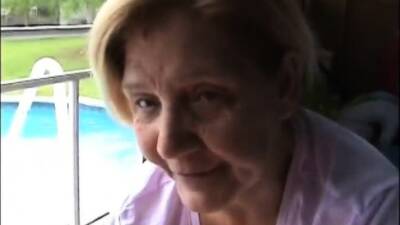 Granny gives a blowjob - icpvid.com