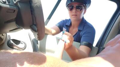 Surprised On A Motorway Rest Area .. A Policewoman Is Shocked By What She Sees - hclips.com