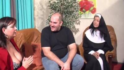 Sexsuechtige Nonne Gebumst - hclips.com
