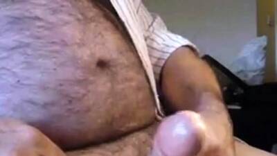 Dad knocks out a big load of spunk - nvdvid.com