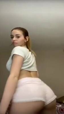 Cute Teen In Shorts Teasing On Periscope - hclips.com