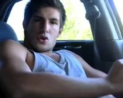 Str8 hot young jock jerks in his car - nvdvid.com