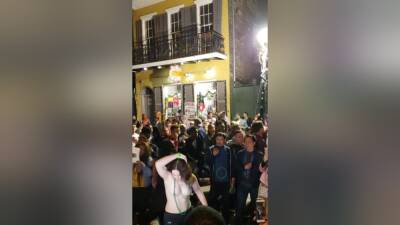 Teen Goes Nude On The Streets - hclips.com