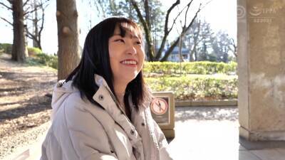 むっつりスケベな専属娘がデビューSEXで感じちゃう - txxx.com - Japan