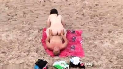 my fat mom caught on the beach last summer - drtuber.com