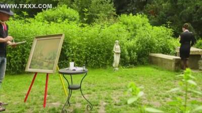 Lady And Painter - Mona Lee - upornia.com