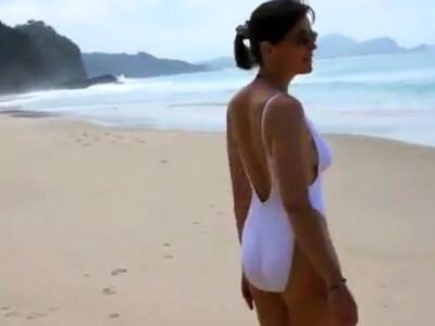 A Sexy MILF - icpvid.com