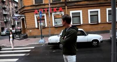 Tasty brunette girlfriend Liona Levi gets off with big meat - icpvid.com