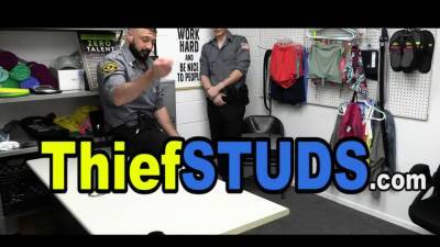 Hot Lp officers are trying to get through their shift - nvdvid.com