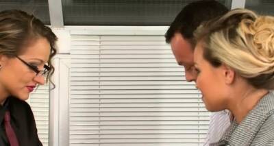 Sex appeal maid Gina Killmer cums again and again - icpvid.com