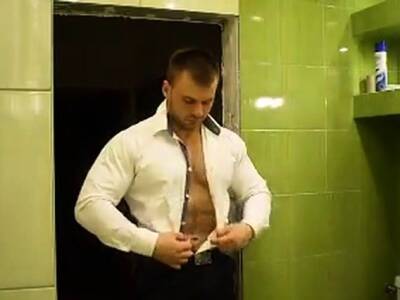 RUSSIAN BODYBUILDER STRIP AND CUM - icpvid.com - Russia