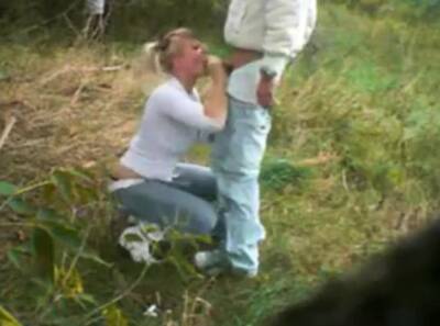 Outdoor-Blowjob mit deutschem Exhibitionistenpaar - icpvid.com - Germany