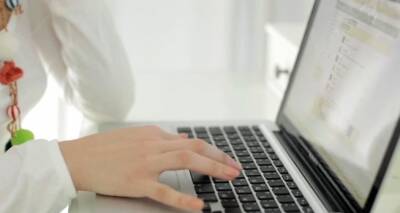 Foxy brunette babe Margarita C behaving badly - icpvid.com