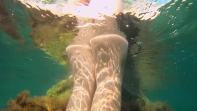 Slim Girl Swims Naked In Sea And Masturbate Her Pussy - upornia.com
