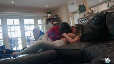 Blonde Girlfriend Gives Boyfriend Oily Titfuck - veryfreeporn.com