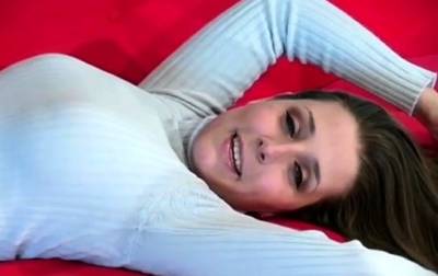 Girlie is slowly getting naked and enjoying it - nvdvid.com